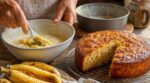 Ce fruit très mûr que ma grand-mère refusait de couper au couteau rend votre gâteau au yaourt imbattable