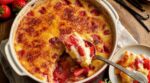Ce gratin aux fraises prêt en 10 minutes a fait taire ma belle-mère acariâtre grâce à ce détail de cuisson