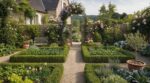Ce jardin inspiré des anciens presbytères offre une abondance folle pour 2 à 3 h d&rsquo;entretien par semaine seulement
