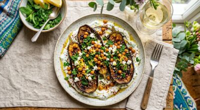 Ce plat d&rsquo;aubergines caramélisées fait toujours assiette vide : une recette de printemps qui rend tout le monde accro