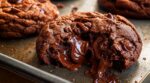 Ces cookies ultra-coulants au chocolat sont le goûter le plus réconfortant, mais cette erreur au four gâche tout