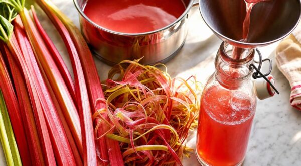 Ces épluchures qu’on jette tous : ne faites plus cette erreur, elles subliment vos boissons d’été