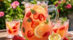 Cette limonade fraise-citron maison si fraîche qu’on abandonne la terrasse : le geste clé à ne surtout pas rater cet été