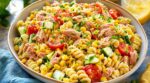 Cette salade de pâtes au thon jugée fade devient irrésistible dès ce soir avec cet agrume sous-estimé