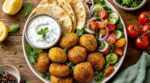 Falafels de lentilles corail : cette sauce blanche et ce geste interdit font toute la différence à table