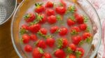 Fraises : cette erreur que font les Français en les rinçant à l’eau vous laisse des pesticides, voici le geste à faire