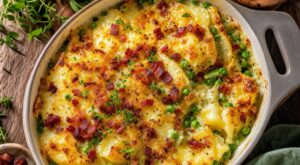 Gratin de pommes de terre nouvelles : ne le faites plus sans ce seul légume de saison qui change tout au fondant