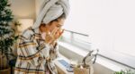 Soins et maquillage : ces petits gestes du quotidien à adopter pour optimiser son budget beauté