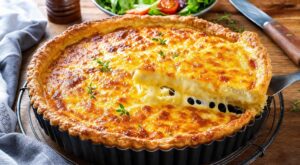 Je la sors du four, 20 minutes après il n&rsquo;en reste plus : cette quiche 4 fromages cache un détail qui change tout