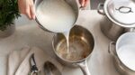 Ne la jetez plus : cette eau de cuisson à 0 € fait briller vos casseroles en inox et remplace vos produits habituels