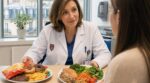 Obésité : cette médecin de Harvard ne dit jamais à ses patients de manger moins et leur demande plutôt ceci