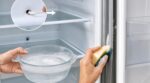Odeur de frigo : arrêtez les sprays, ce mélange maison et cette zone oubliée règlent enfin le problème
