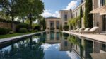 Piscine : arrêtez le bleu, ce réglage secret au fond du bassin crée un ciel au sol et agrandit le jardin ce printemps