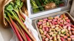 Rhubarbe qui ramollit en 48 h au frigo ? Cette astuce de maraîchère évite le gâchis et la garde ferme 5 jours