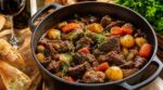Viande dure malgré des heures de cuisson : cette erreur juste avant le service ruine tous vos plats mijotés