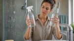 Vinaigre blanc ou anticalcaire du commerce : cette erreur que font tous les Français, et le vrai gagnant surprend