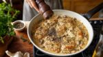 Vous avez trop poivré votre plat ? Cette astuce de chef le sauve en quelques minutes sans tout recommencer