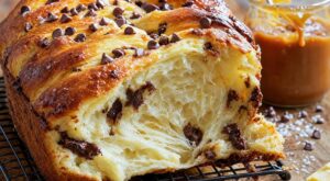 Vous jetez toujours vos blancs d’œufs ? Cette brioche au chocolat ultra légère va vous faire changer d’avis à jamais