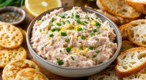 Apéro : arrêtez de sortir des chips, cette tartinade au thon ultra crémeuse bluffe tout le monde en 5 minutes
