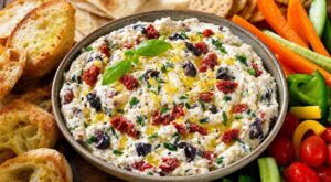 Apéro : cette tartinade méditerranéenne ultra-fondante prête plus vite qu’une vinaigrette va ringardiser le houmous