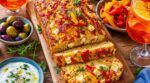 Apéros : ce cake poivron-feta au parfum méditerranéen bluffe tout le monde si vous évitez ce piège