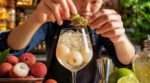 Apéros : ce spritz asiatique au litchi bluffant des barmen cache une méthode simple que peu de gens suivent en France