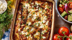 Arrêtez de plomber vos dîners avec des lasagnes : cette version grecque sans pâtes change tout l’été