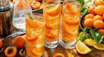 Arrêtez les mojitos : ce cocktail à la purée d’abricots rôtis va faire passer vos apéros d’été à un autre niveau