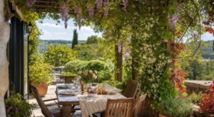Canicule : ces 3 plantes grimpantes à privilégier pour une pergola fraîche, parfumée et presque sans arrosage