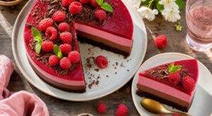 Ce bavarois framboise-chocolat ultra léger change tout en fin de repas (à condition d’éviter ce piège)