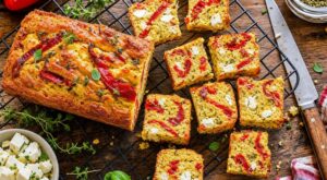 Ce cake feta-poivrons sans robot reste moelleux si vous évitez cette erreur qui le rend sec à tous les coups