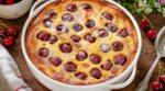 Ce clafoutis aux cerises ultra moelleux cartonne : les 3 gestes clés et l’erreur fatale à éviter cet été