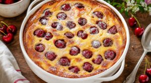 Ce clafoutis aux cerises ultra moelleux cartonne : les 3 gestes clés et l’erreur fatale à éviter cet été