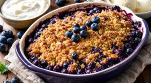 Ce crumble aux myrtilles que tout le monde s&rsquo;arrache : le secret pour le garder croustillant (et pour vous)