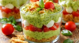 Ce faux tiramisu tomate-mozza bluffe tous les invités : la technique express qui change l’apéro cet été