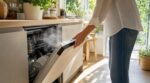 Ce geste avec la porte du lave-vaisselle en été fait fondre la facture d’électricité sans rien changer