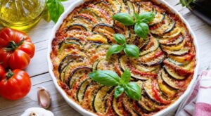 Ce gratin d’été ultra léger qui remplace la ratatouille du soir sans crème et sans plomber votre dîner