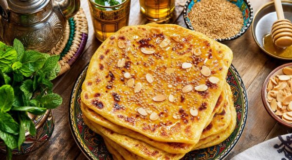 Ces crêpes marocaines au miel disparaissent en 10 min : ce secret de pâte a tout changé chez moi