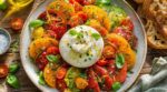 Cette entrée tomates–burrata ultra fraîche fait un carton, à condition d’éviter ce geste qui la ruine