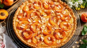 Cette tarte abricot-amande croustillante sent l’enfance : le geste à ne jamais zapper pour la réussir
