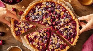 Cette tarte cerises-amandes prête en 30 minutes a bluffé mes amis : l&rsquo;étape au four à ne jamais zapper