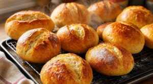 Je ne pétris jamais ces petits pains maison et pourtant ils ont une croûte de boulanger : ce geste change tout