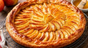 Je ratais toujours ma tarte aux pommes : ce geste de Cyril Lignac rend la pâte croustillante à chaque fois