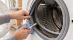 Machine à laver : cette partie cachée plus sale que vos chaussettes ruine vos lessives, quand la nettoyer
