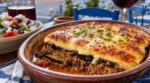Moussaka : ces 4 gestes de taverne indispensables pour retrouver le vrai goût de vos étés en Grèce
