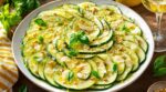 Ne faites plus cuire ce légume d’été : cette entrée crue citron-parmesan qui fond en bouche va vous surprendre
