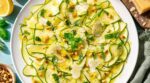 Ne servez plus jamais de salade verte : cette entrée aux courgettes, citron et parmesan prête en 10 min va vous bluffer