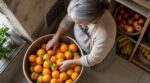 Oranges : cette erreur dans la corbeille qui les fait pourrir en une semaine (et que nos grands-mères évitaient)