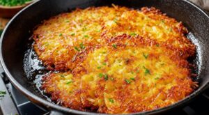 Si vos galettes de pommes de terre restent molles, ce que cache le fond de la poêle peut tout changer