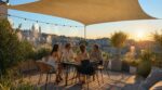 Terrasse brûlante : en 2026, voici ce que les pros installent à la place des parasols pour faire baisser la chaleur